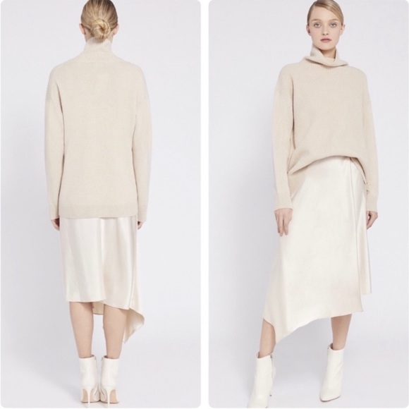 Alice + Olivia Daphney Turtleneck Tunic Sweater
Oatmeal Size S - Picture 4 of 14